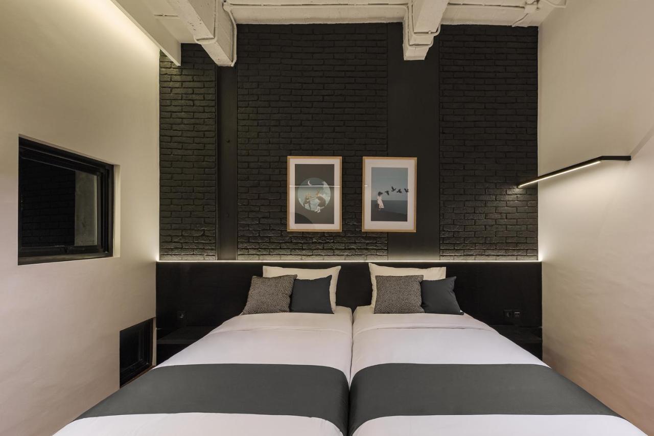 Qub Rooms Семаранг Екстер'єр фото
